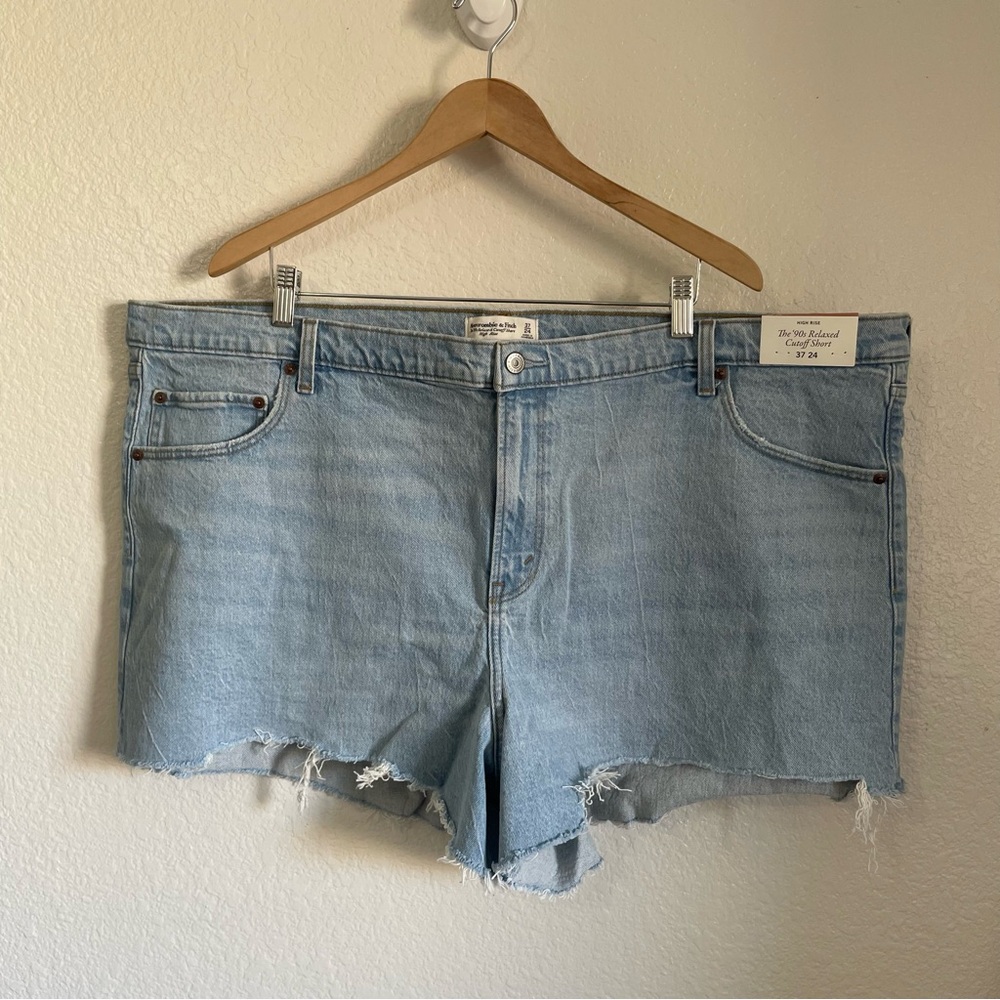 NWT Abercrombie & Fitch 90’s High Waisted Relaxed Fit Cut Off Denim Jean Shorts